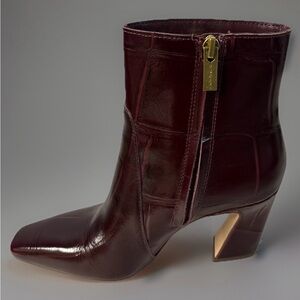 Vince Camuto Women's Elegant Burgundy Leather Ankle Boots Size 6.5M